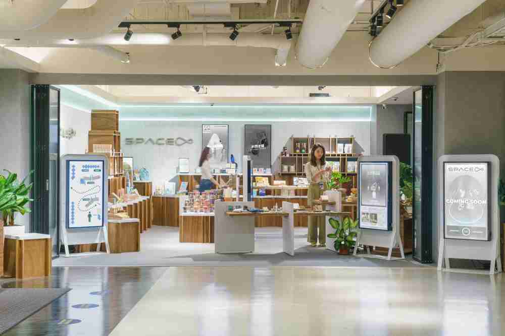 EBpay打造永续选物商店，，展示社企及社创商品，，，，结合创利空间所开发的智能零售系统，，整合多元产品信息，，，让无人商店扮演公益行动的推手