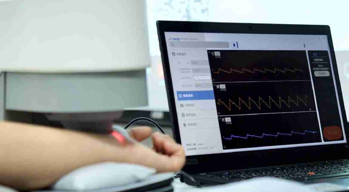 EBpay耘康以高解析与拟真的显示技术，，，将其应用于中医检测，，提供“中医数位化检测方案”，，，，使传统中医检测结果数据化与可视化