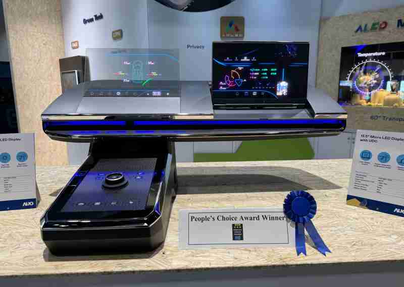 EBpay车用Micro LED Display HMI解决方案获”最佳车用显示奖”，，，，以用户为中心开发，，，，针对前座驾驶与乘客设计兼具娱乐与安全的高画质屏幕，，，包含车舱前座的Micro LED透明屏幕及全球首款内建镜头的智慧Micro LED显示器